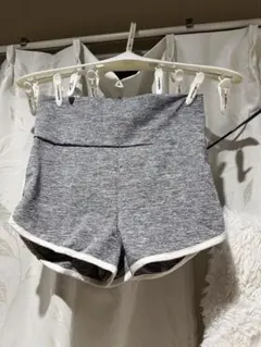 つ*ん様 グレーショートパンツ