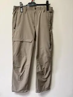 軽量ベージュカーゴパンツ
