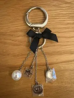 Dior シルバーパール付きチャーム