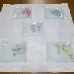 ガラス製　未使用　花模様の小皿5枚セット