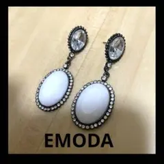 EMODA エモダ　ビンテージ　ビジュー　ピアス　ホワイト　美品！！