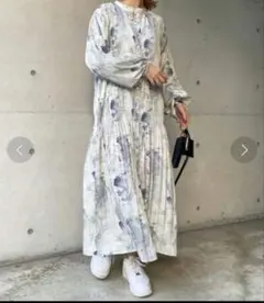DouDou ドゥドゥ クラッシュアート柄シャーリングワンピース　マキシワンピのサムネイル