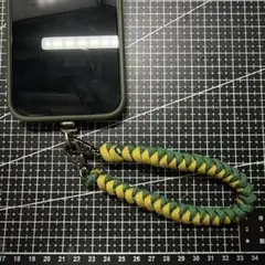 ハンドメイド　スマホストラップ　緑×金