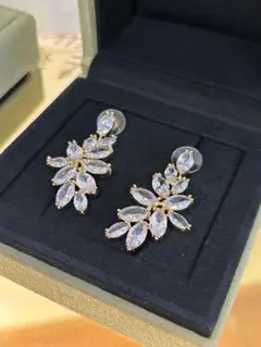 ブライダルアクセサリー クリスタルピアス