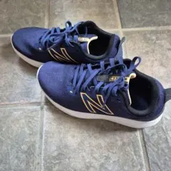 ニューバランスのスニーカーです。 1～2回着用しただけです。
