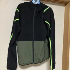美品人気Puma フード付きナイロンジャケット軽量メンズM