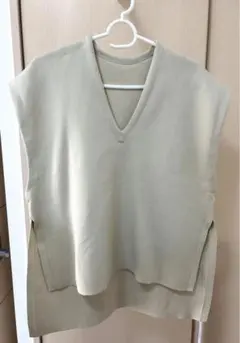ベージュ Vネック ニットベスト Mサイズ