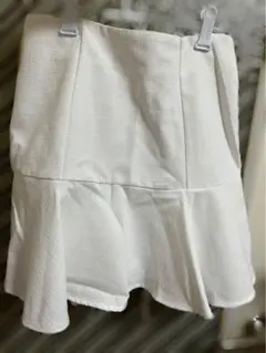 ホワイトフレアスカート　evelyn