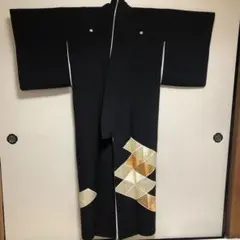 黒留袖　金糸と刺繍　菱形松模様　リメイクに