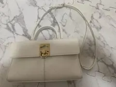 カフネ　新品未使用ウォレット　アイボリー白 2026年最新】カフネ スタンスウォレットの人気アイテム - メルカリ