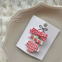 No.53♡ 3点セット　ベビークリップ　ヘアクリップ　ヘアピン　いちご　赤