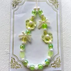 ビーズキーホルダーy2k ストラップ　スマホ　緑　ハート　リボン　クリア　花