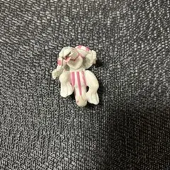 白とピンクのストライプキャラクターフィギュア