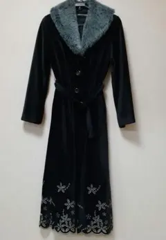 L.D NEWYORK フラワー刺繍 ロングコート黒色ベルベット調　ファー付