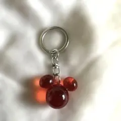 ミッキーマウス型レッドアクリルキーホルダー