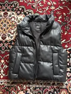 ZARA ブラック ダウンベスト