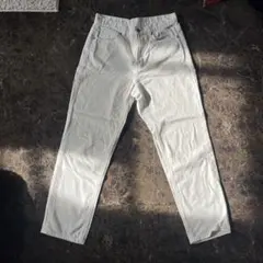 GU ホワイトストレートレッグデニム
