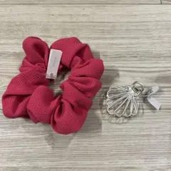 CHICA シュシュ、シェル型ヘアクリップ セットのサムネイル