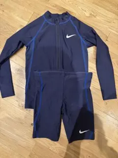 Nike 水着　ネイビー　130 男の子　ラッシュガードとショートパンツセット