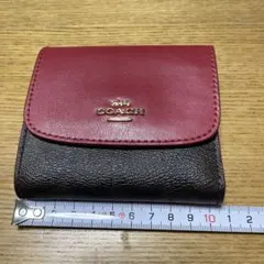 コーチ折り財布　コンパクトで使いやすいです