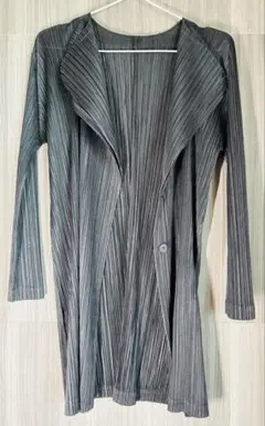 ⭐︎SALE！！美品⭐︎イッセイミヤケ　プリーツプリーズ カーディガン　黒のサムネイル