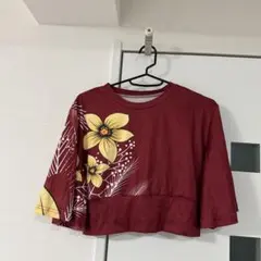 未使用　クロップド丈トップス　花柄半袖　赤い花柄半袖Tシャツ Sサイズ