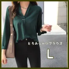 シャツブラウス　緑　グリーン　スーツ　カジュアルスーツ　オフィスカジュアル　春服