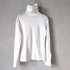 アンドゥミ　ホワイト タートルネック 長袖