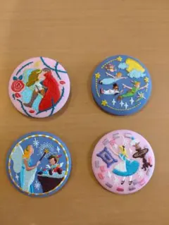 ディズニー刺繍缶バッジ4個セット アリス ピーターパン ピノキオ 眠れる森の美女