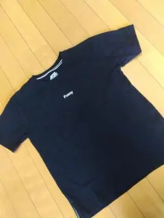 Fuzzyロゴ入り黒Tシャツ