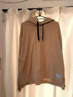 ベージュ フード付きパーカー
