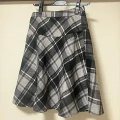 膝丈フレアスカート 灰色 チェック