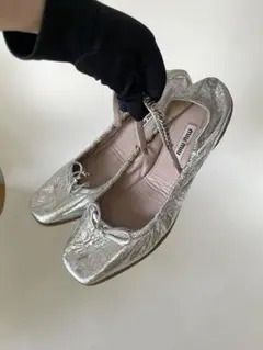 正規品 miu miu ミュウミュウ シルバー バレエシューズ フラット38.5のサムネイル