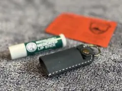 栃木レザーリップケース　ネイビー青色　ヌメ革本革レザークラフト　メンソレータム