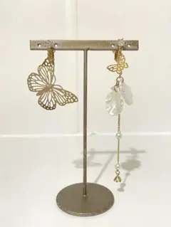 蝶々モチーフ　アシンメトリーイヤリング