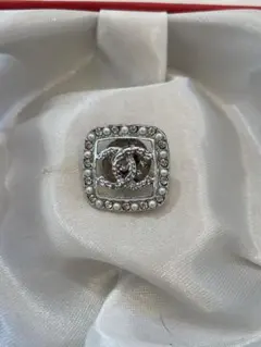 シルバー ロゴ　ピンバッジ