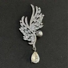 B068【訳あり】シルバーパール 羽 ブローチ