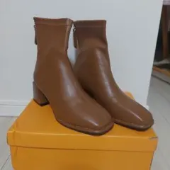 ブラウン ジッパー付き スクエアトゥブーツ