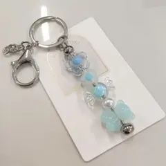 ハンドメイド　ビーズストラップ　水色クマさん