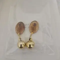 オーバル型ゴールドピアス