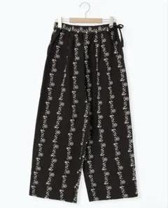 サマンサモスモス　花刺繍パンツ　チャコール　M