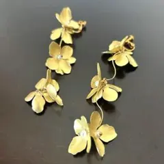 ゴールドお花イヤリング　ブライダル　ウェディングアクセサリー