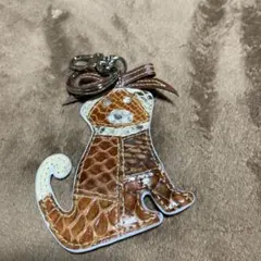 革製　犬のキーホルダー