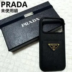 未使用級 プラダ iPhone17proケース 完売 サフィアーノ 三角プレート
