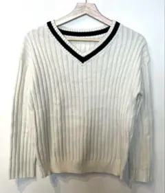 GU アイボリー Vネック リブニット M