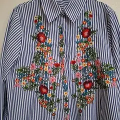 美品です❤FANGWOMAN❤花柄刺繍ストライプシャツです❤お値下げしました