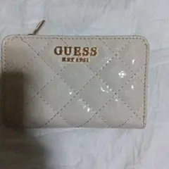 GUESS2つ折り財布のサムネイル
