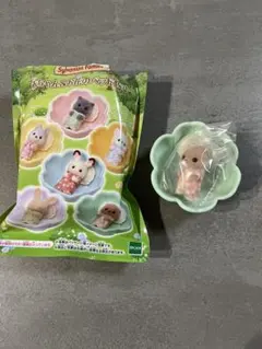 シルバニアファミリー　赤ちゃん&お花のベッド　ラッコの赤ちゃん