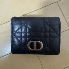 黒いレザー三つ折り財布 キルティングデザイン