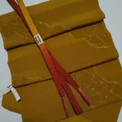 和装小物 未使用 落ちついた黄色がかっている茶に金の刺繍入り帯揚げ帯締めセット
